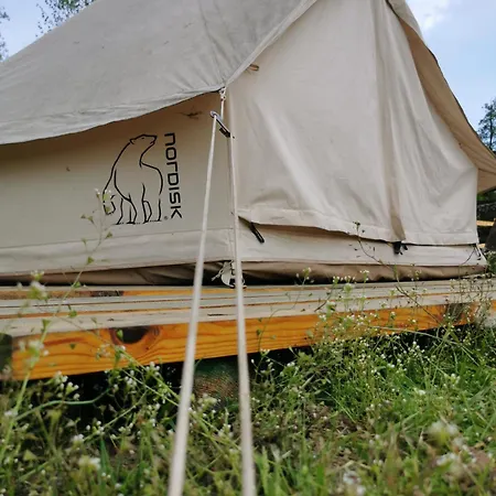Pole Namiotowe Stajnia Kaliska 럭셔리텐트